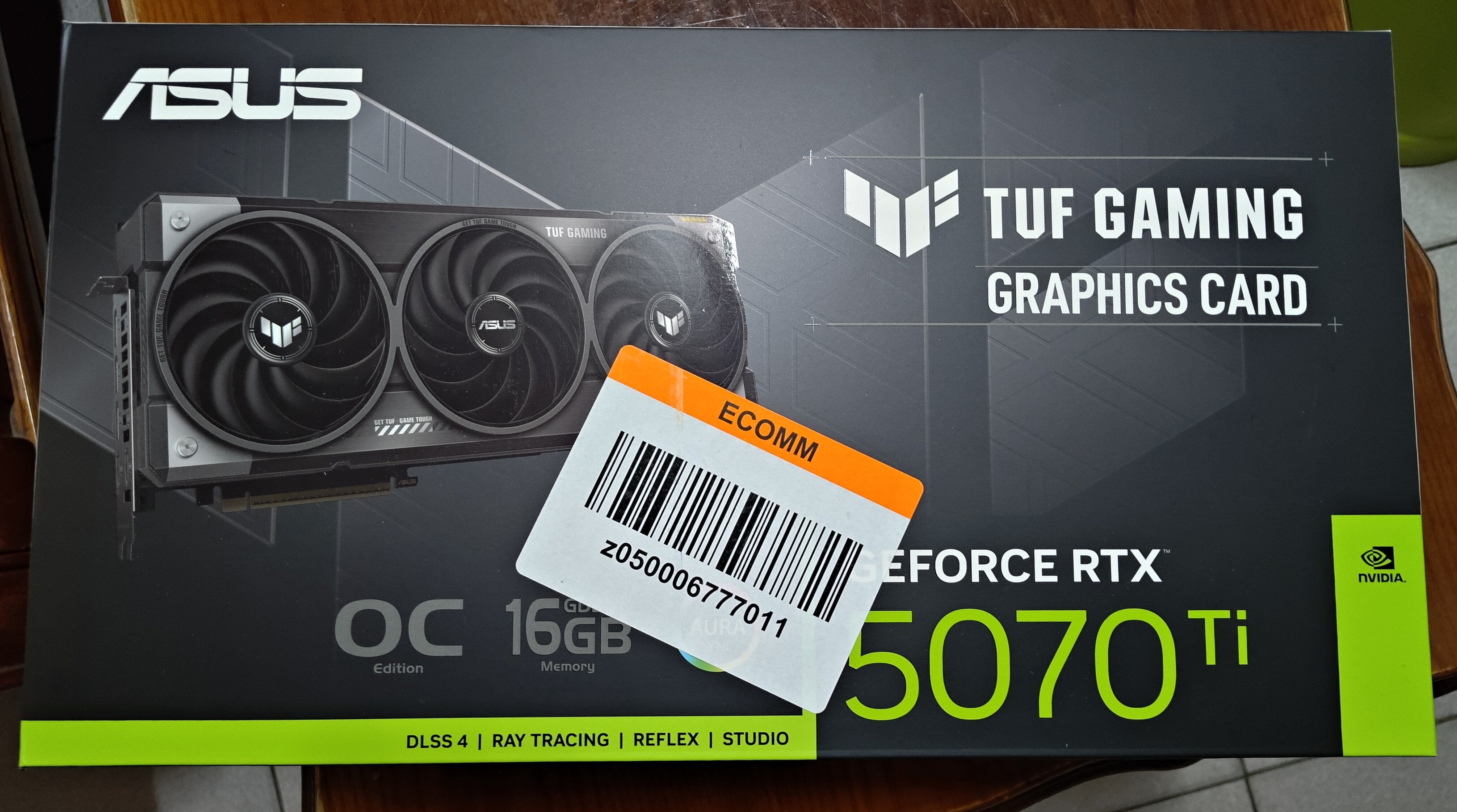 ASUS TUF RTX 5070 Ti 顯示卡開箱實拍